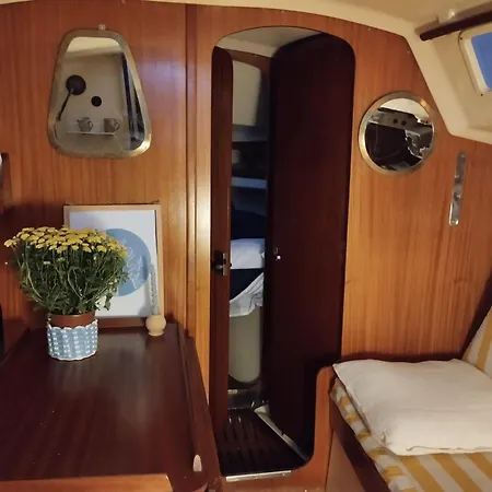 Enjoy Our Sailboat In Barcelona Botel *