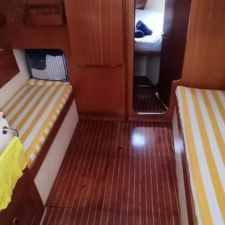 Enjoy Our Sailboat In Barcelona * סנט אדריה דה בסוס